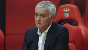 Mourinho: “Fjalët e mia u manipuluan, Chivu e kam si bir”. Pastaj rrëfen “përrallën” e vet si trajner i ri