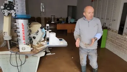 “M’u shkatërrua gjithçka”/ Biznesmeni përlotet në Gjirokastër: Dëmi 100 mijë euro