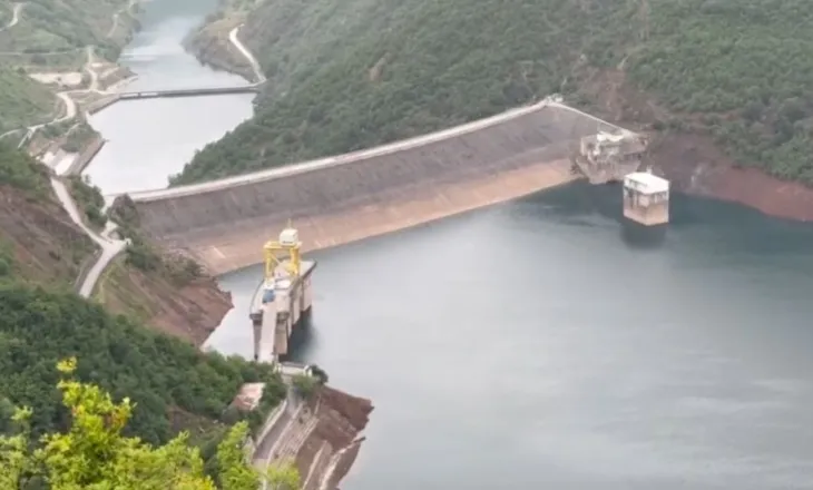 Mungesa e gjatë e reshjeve, Liqeni i Fierzës shënon sërish rënie