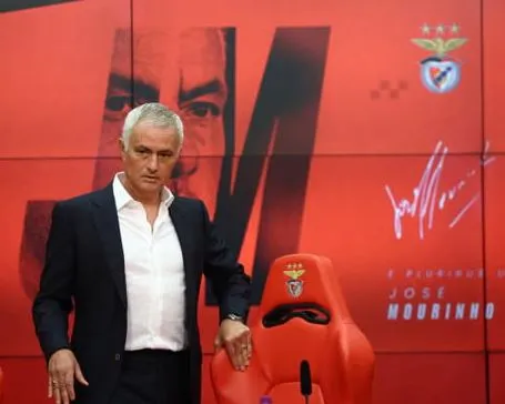 Murinjo ironizon Realin e Madridit pas shkarkimit të Alonsos: Mua të mos më telefonojnë, nuk shkoj