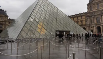 Muzeu i Luvrit në Paris kryeson muzetë francezë në rritjen e tarifave të hyrjes për jo-evropianët