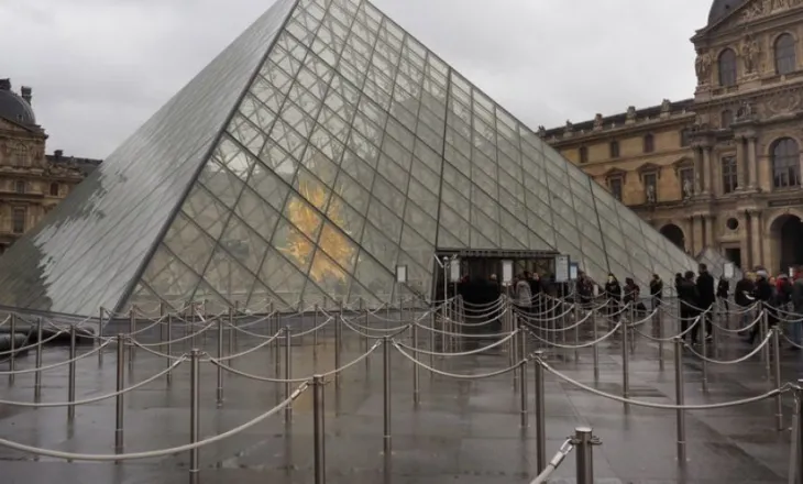 Muzeu i Luvrit në Paris kryeson muzetë francezë në rritjen e tarifave të hyrjes për jo-evropianët