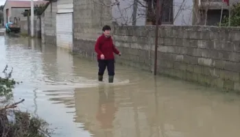 “Na erdhi lumi menjëherë”, banorët e Ferrasit të tronditur: Na mori gjithçka, ushqimet janë nën ujë
