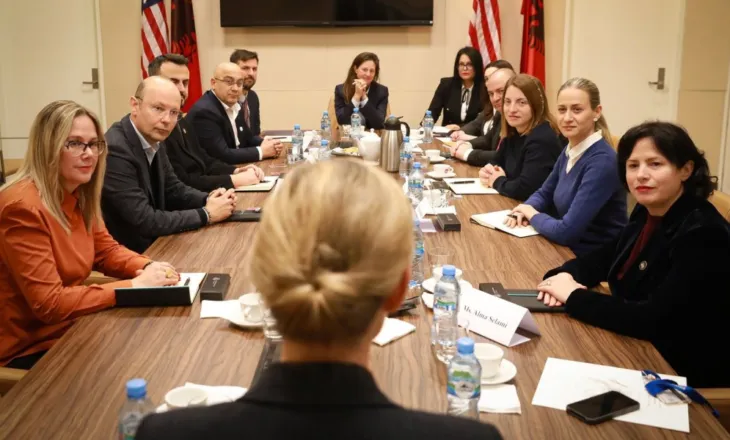 Nancy VanHorn takohet me deputetët e rinj të PS dhe PD: Forcojmë bashkëpunimin SHBA-Shqipëri