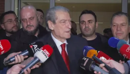 “Narkopolicia sulmoi në mënyrë të çmendur protestuesit”, Berisha: Kërkoj lirimin e 25 demonstruesve