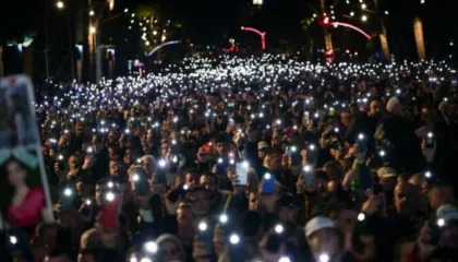 “Nderim dhe mirënjohje për kryengritësit”/ Protesta kombëtare e PD, Berisha: Uragani i djeshëm Ramaduro dhe kalbësirë