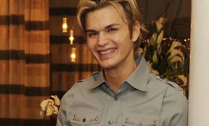 Ndërron jetë në moshën 55-vjeçare stilisti i njohur i flokëve, zbulohet shkaku