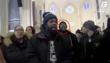 Ndihmësi i prokurores së Sorosit mes turmës që sulmoi kishën në SHBA