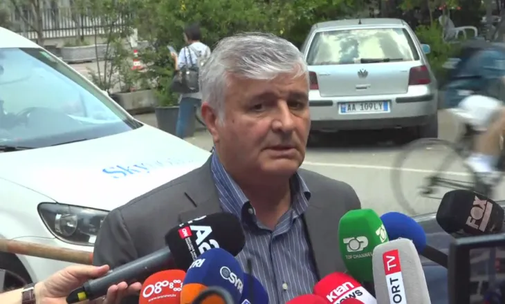 “Ndodhet jashtë, vetëm po të jetë i çmendur të vijë”, flet avokati i Ergys Agasit: Duan t’ja hedhin çelësat në det!