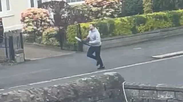 Ndoqi me sharrë elektrike policin në rrugë/ Ja me sa vite burg dënohet shqiptari në Skoci