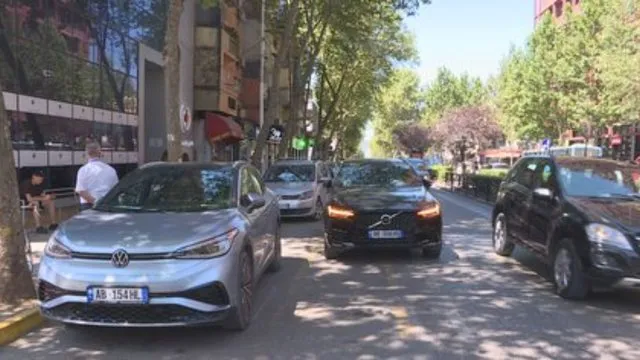 Ndryshimet në Kodin Penal/ Parkimi dysh të çon në burg! Ja detajet e reja