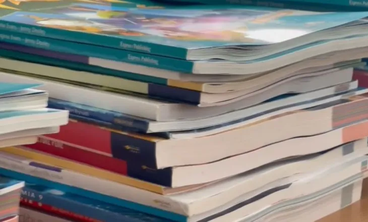 Ndryshojnë tekstet shkollore, ekspertja e arsimit: Do përshtaten sipas rekomandimeve të BE, në fokus dixhitalizimi