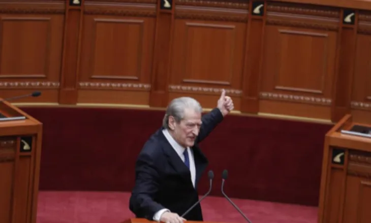 “Ne e mbështesim Bordin e Paqes”, Berisha në Kuvend: E dëgjuat ç’tha Presidenti Trump, dy emra nuk i duron dot. Njëri është Lukashenko, tjetri…