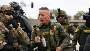 Në krye të operacioneve anti-emigracion në SHBA, kush është agjenti italo-amerikan Greg Bovino