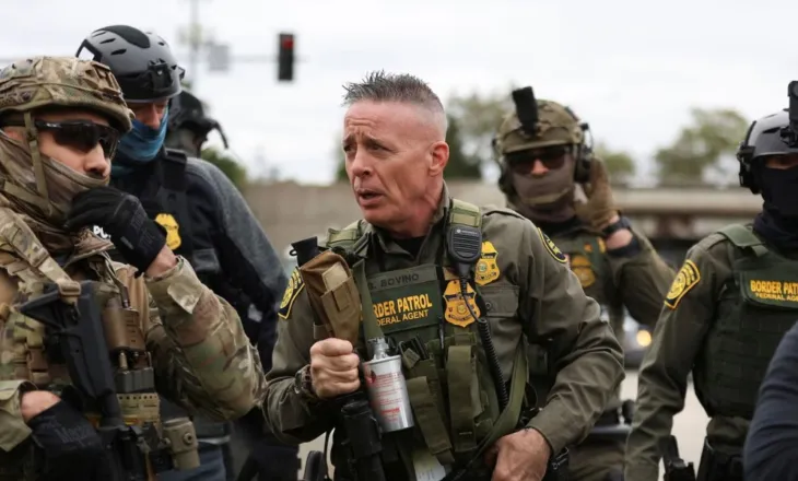 Në krye të operacioneve anti-emigracion në SHBA, kush është agjenti italo-amerikan Greg Bovino