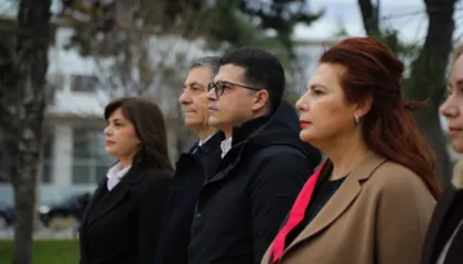 Në përkujtim të 107-vjetorit të vdekjes së Ismail Qemalit, mbahen homazhe pranë varrit monumental në Vlorë