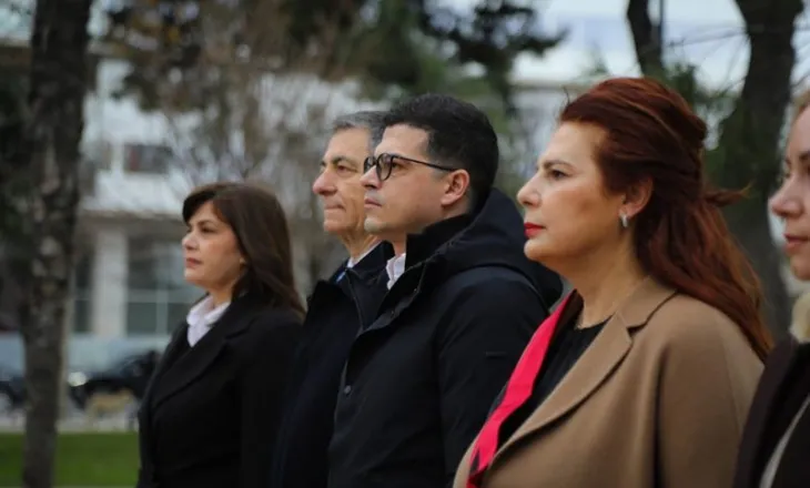 Në përkujtim të 107-vjetorit të vdekjes së Ismail Qemalit, mbahen homazhe pranë varrit monumental në Vlorë