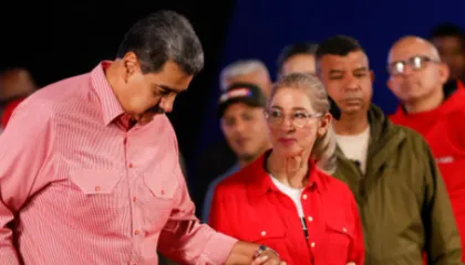 Në publik duke kërcyer salsa, në pranga së bashku! Kush është “Luftëtarja e Parë” krah Nicolas Maduros