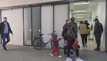 Në QSUT shkojnë mbi 200 urgjenca në 24 orë, infektimet drejt pikut edhe tek të vegjlit