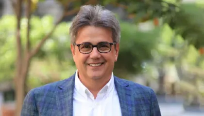 Nën akuzën e shkeljes së barazisë në tendera, SPAK çon në gjyq kryebashkiakun Benet Beci dhe bashkëshorten e Evis Berberit