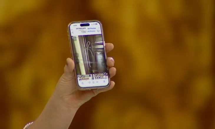 “Nëna 90 vjeçe lidhur me litar e pa zjarr!” Dellora e vërteton me foto, i përgjërohet vëllait: Do të të paguaj, veç rri me të