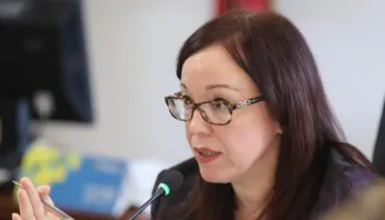 Nënkryetarja e Kuvendit: Lajmet e rreme dhe shpifjet ndaj familjarëve të deputetëve të papranueshme