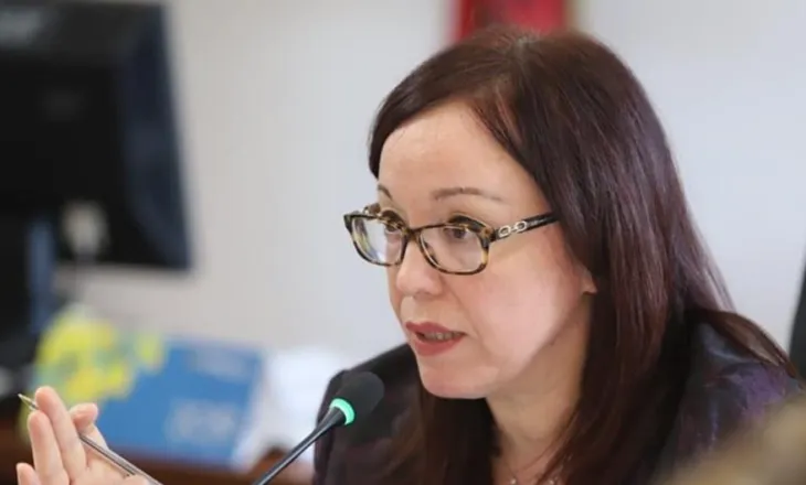 Nënkryetarja e Kuvendit: Lajmet e rreme dhe shpifjet ndaj familjarëve të deputetëve të papranueshme