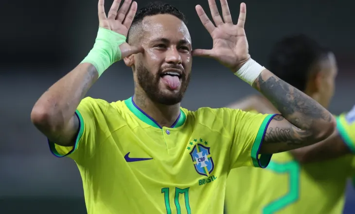 Neymar rinovon kontratën me Santosin deri në dhjetor 2026