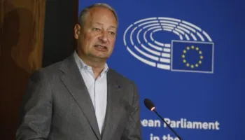 Nga Balluku te protesta e opozitës, raportuesi i PE-së: S’komentojmë çështje juridike! Të luftohet me argumente jo me molotov