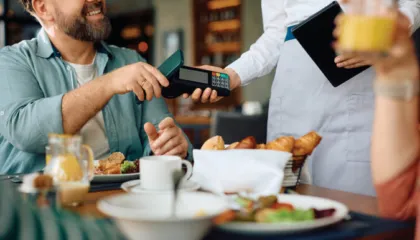 Nga hotelet, qiratë, kafetë e argëtimi, si turistët ndikuan në 54% të rritjes së çmimeve në dhjetor