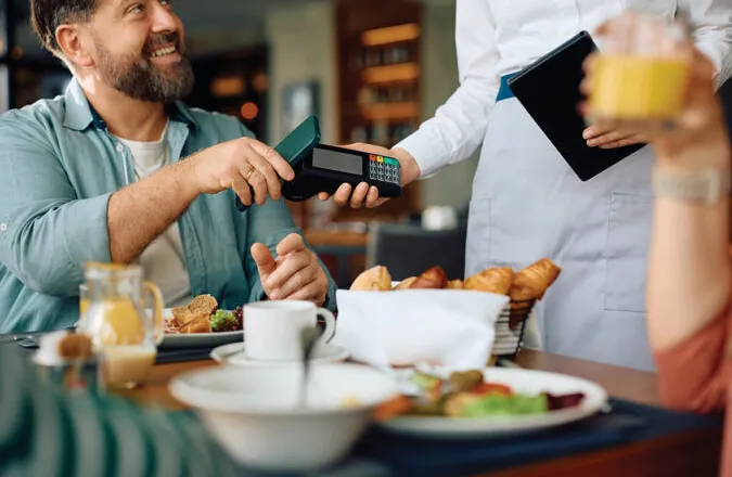 Nga hotelet, qiratë, kafetë e argëtimi, si turistët ndikuan në 54% të rritjes së çmimeve në dhjetor