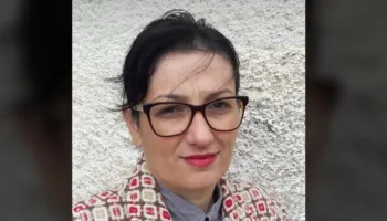 Nga kartolina te mesazhi i kopjuar: transformimi kulturor i urimit në epokën digjitale