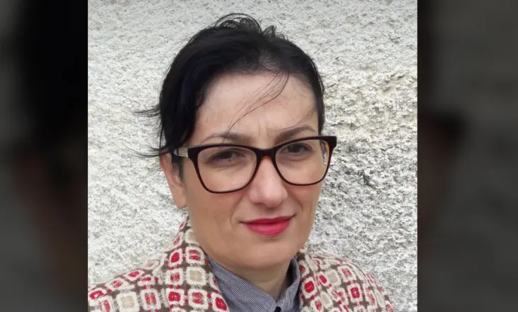 Nga kartolina te mesazhi i kopjuar: transformimi kulturor i urimit në epokën digjitale