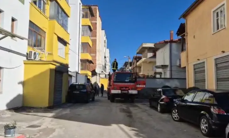 Ngjarje e rëndë në Korçë! Merr flakë banesa, ndërron jetë nga asfiksia e moshuara