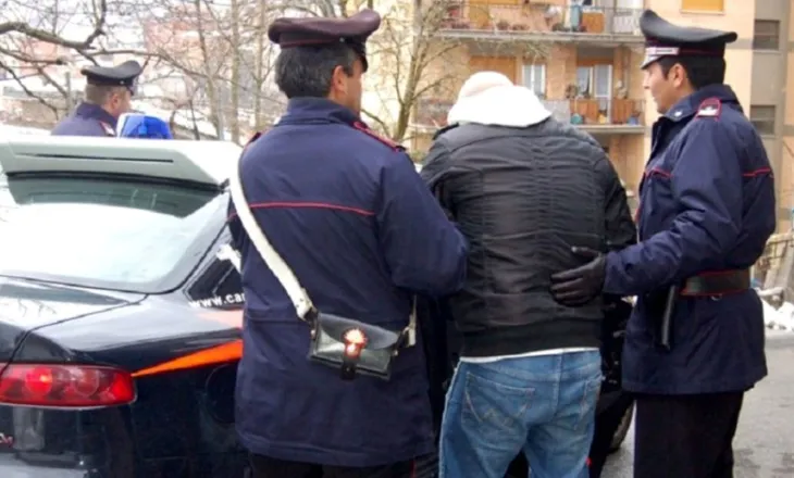 Ngjarje HORROR/ Shqiptari lyen me benzinë dhe tenton të djegë të gjallë gruan, i mituri fshen çakmakun