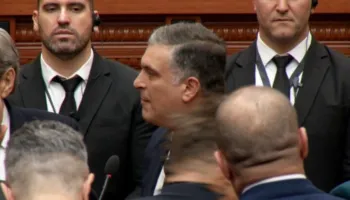 “Niko je damkosur sot pas Ramës si provokatori më i madh!”-Tedi Blushi: Jeni bërë mburojë e korrupsionit