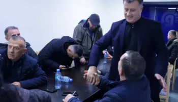 Nikoll Lesi: PD-ja gati me “grupin e Mamurrasit” dhe “grupi i bjeshkëve tropojane”