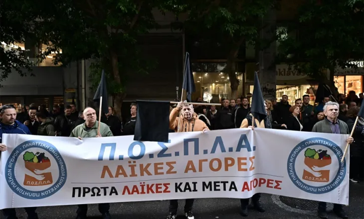 Nis greva mbarëkombëtare në Greqi, fermerët bllokojnë pa afat tregjet