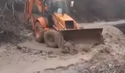 Nis ndërhyrja për zhbllokimin e rrugës Prekal-Theth