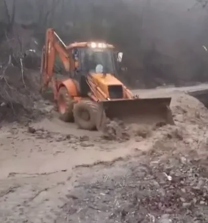 Nis ndërhyrja për zhbllokimin e rrugës Prekal-Theth