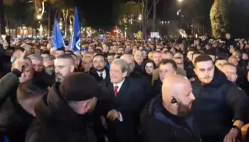 Nis protesta e Partisë Demokratike, Sali Berisha mbërrin në Kryeministri
