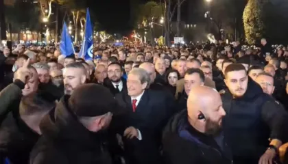 Nis protesta e Partisë Demokratike, Sali Berisha mbërrin në Kryeministri