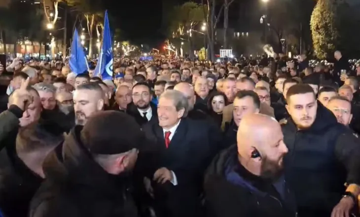 Nis protesta e Partisë Demokratike, Sali Berisha mbërrin në Kryeministri