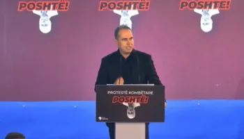 Nis protesta përpara Kryeministrisë, Luçiano Boçi: Duhet ta shembim këtë qeveri