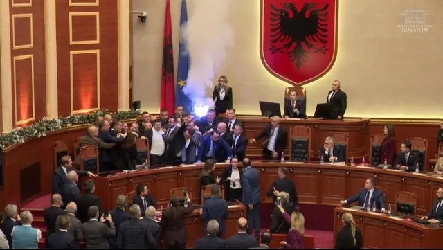 Nis sot sesioni i ri parlamentar, deputetët rikthehen në Kuvend