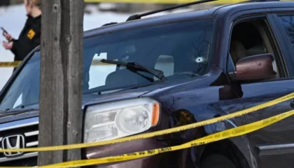 Nisi hetimet për të shtënat fatale në Minneapolis, FBI e urdhëroi ta investigonte ngjarjen si sulm ndaj efektivit, jep dorëheqjen agjentja