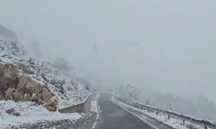 Nisin reshjet e borës në qarkun e Kukësit/ Temperaturat zbresin deri në –16°C, autoritetet i bëjnë thirrje shoferëve për kujdes