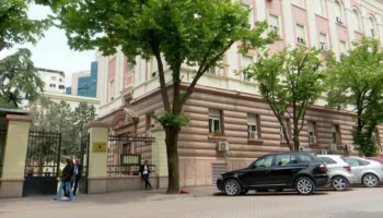 Nisja e sesionit të ri parlamentar/ Zyrtarë të ambasadës së SHBA takime me krerët e grupeve parlamentare në kryesinë e Kuvendit