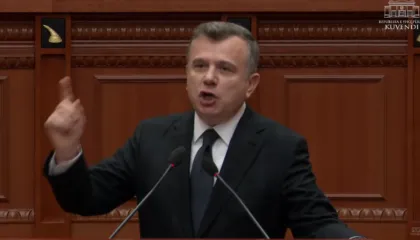 “Një herë hypën lart, një herë zbret poshtë”, Balla debaton me Bardhin dhe i kujton përplasjen Berisha-Basha për selinë e PD