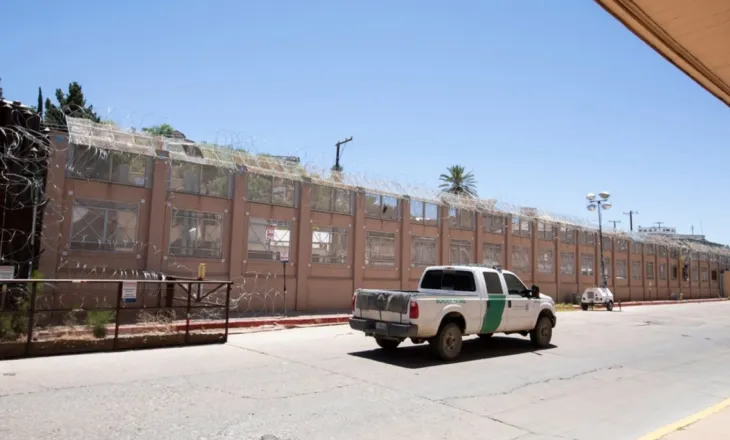 Një i plagosur në Arizona pas një shkëmbimi zjarri me policinë kufitare